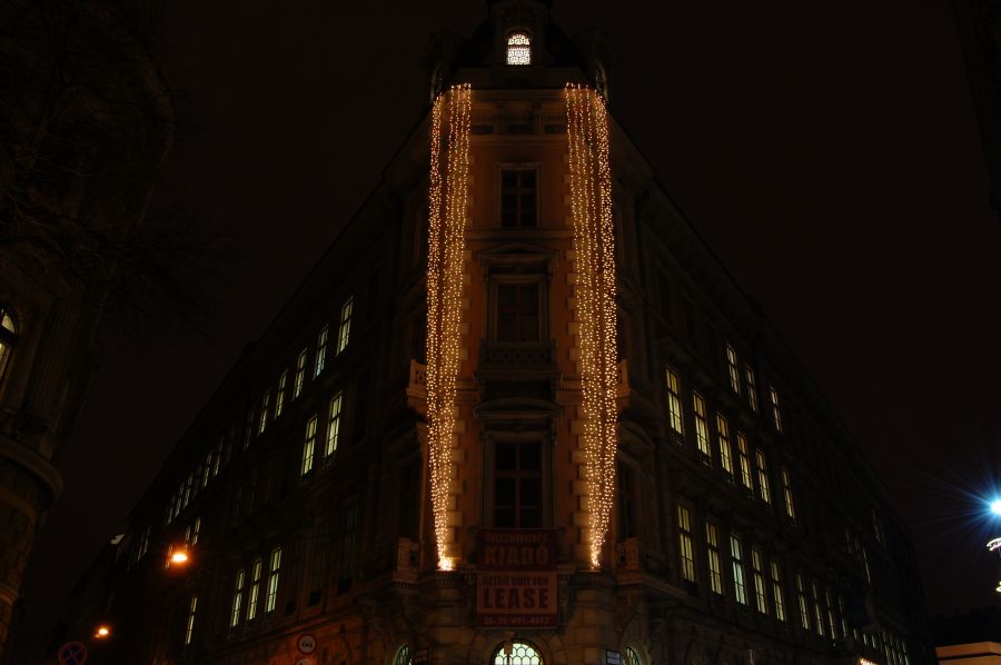 Ybl Palota épületének és belső terinke Karácsonyi díszvilágítása
