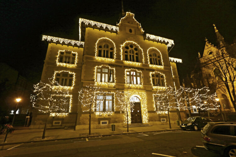 Kőbányai Polgármesteri Hivatal karácsonyi díszkivilágítása