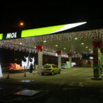 MOL üzemanyagtöltő állomás karácsonyi fénydekorációja