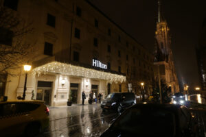 Hilton Budapest karácsonyi fénydekorációja - La Belle